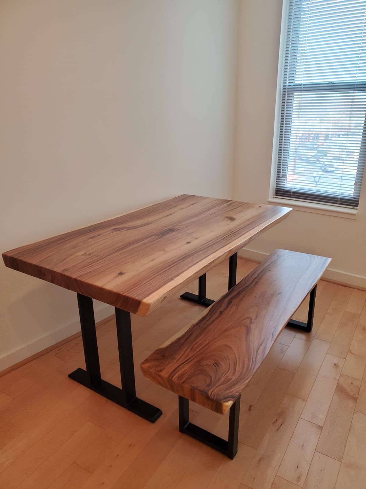 Live edge acacia wood table – R-Home Furniture